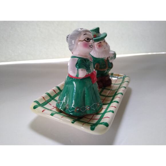 Irish Santa Claus Salt and Pepper Shaker Set With Plate Base Miss Claus Green - Picture 3 of 8